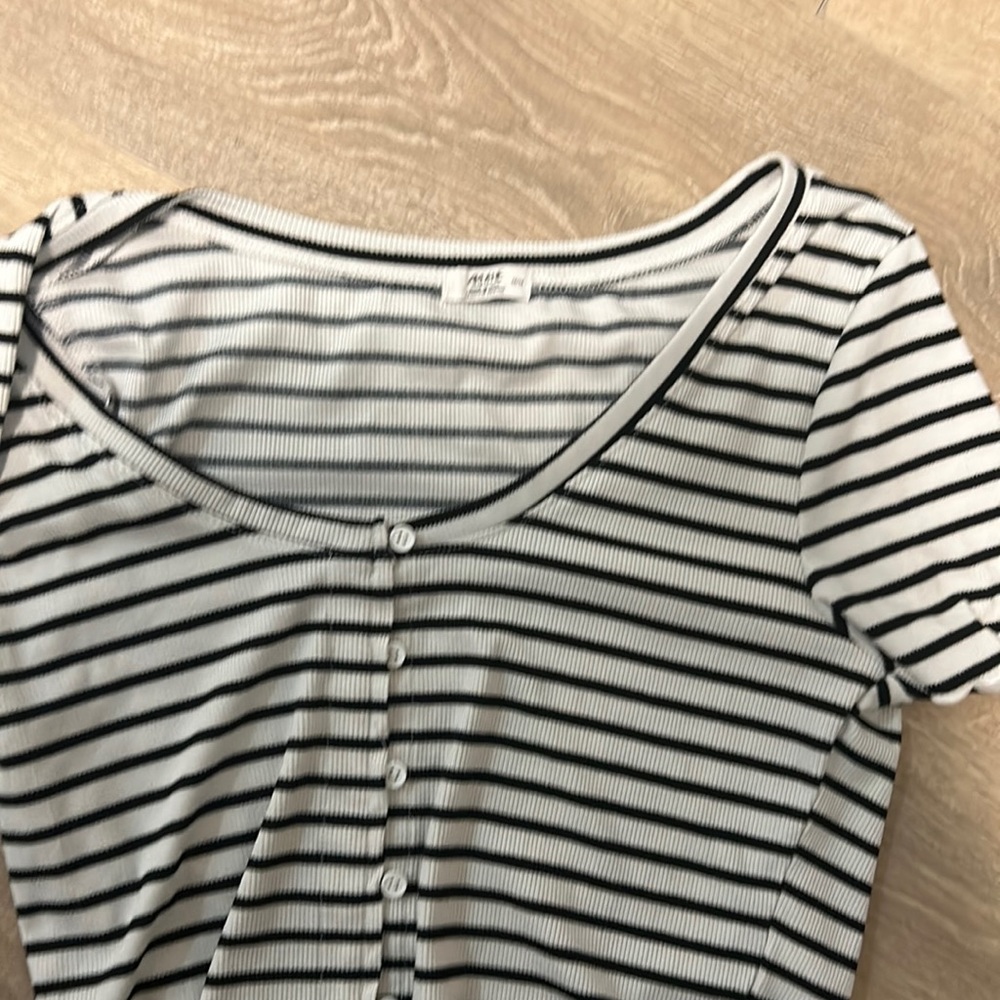 cropped u cut button shirt